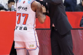 里尔发布备战花絮；今晨门线救险；NBA常规赛任务艰巨；轮换策略成焦点 -南宫平台