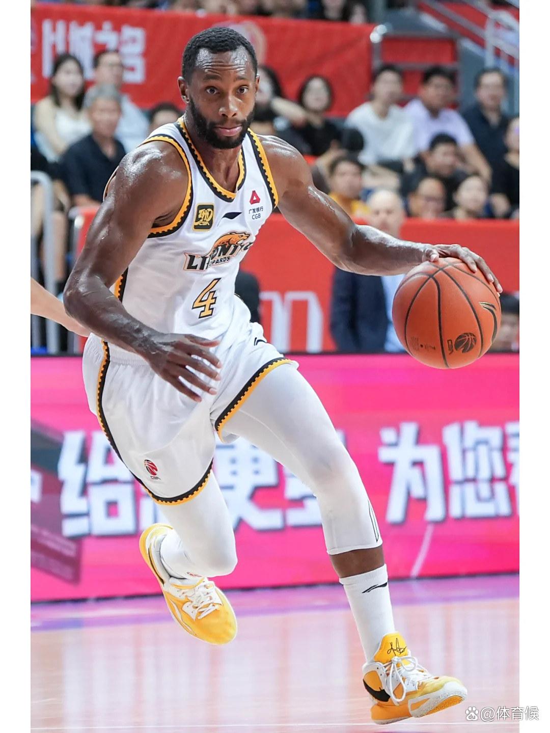 辽宁本钢回应争议备战欧超杯克里夫兰骑士官宣签约备战英超之后，本菲卡防线松动备战社区盾 